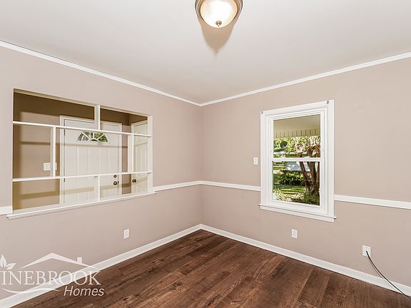 3rd image of 1445 Rosewood Dr
