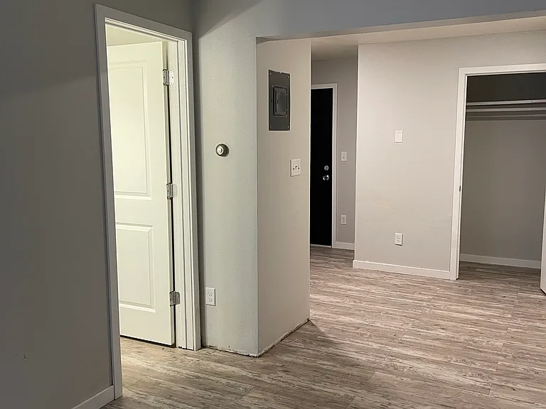 504 S Van Buren St #3 — Photo 5