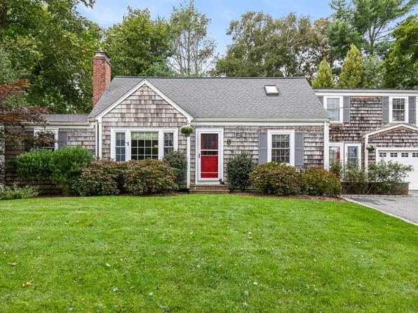 3 Jenks Garden Ln, Barrington, RI 02806