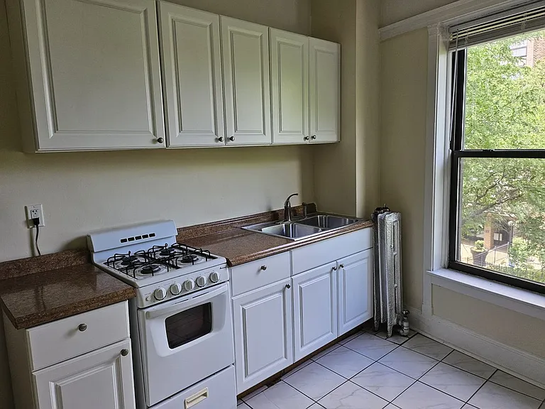 817 W Belle Plaine Ave #3F — Photo 5