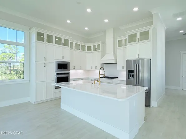 8583 Landshark Blvd, Panama City Beach, FL 32413