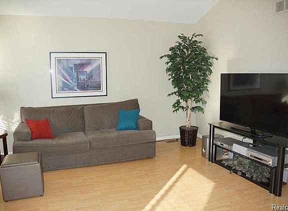 5th image of 11658 Arcola St