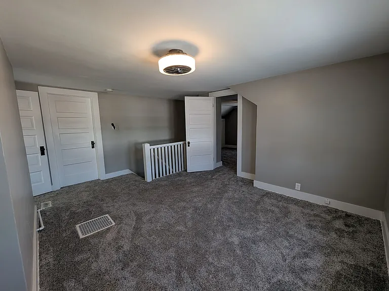 709 Pendleton Ave — Photo 9