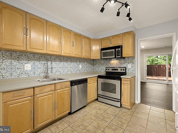 3rd image of 2240 Southgate Sq
