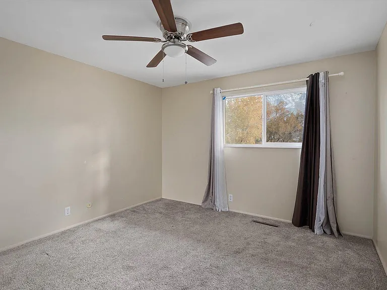 209 S 1100 E — Photo 25
