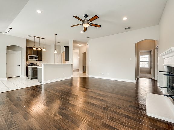 4th image of 10413 Trevino Ln