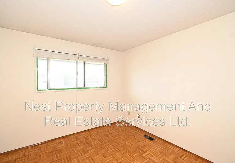 215 McIntyre Cres #1 — Photo 14