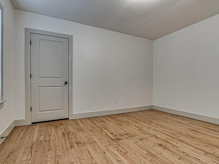 2110 N Kelley Ave — Photo 11