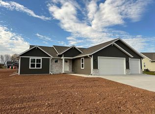 1777 Loyal Dr, Neenah, WI 54956