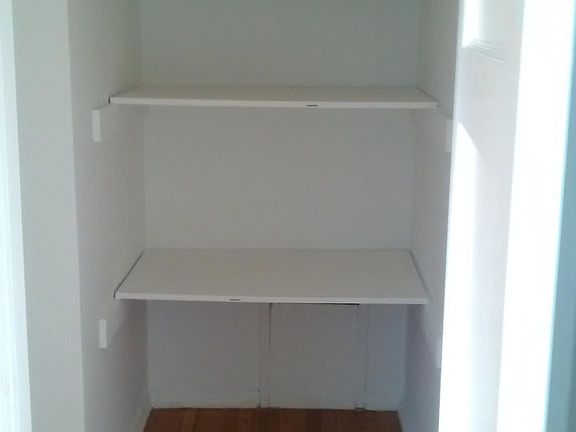bed 2 walk in closet