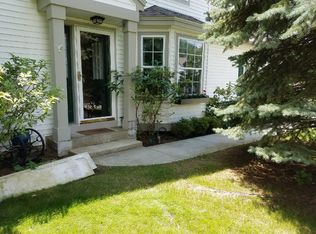 20 Empire Cir, Rensselaer, NY 12144