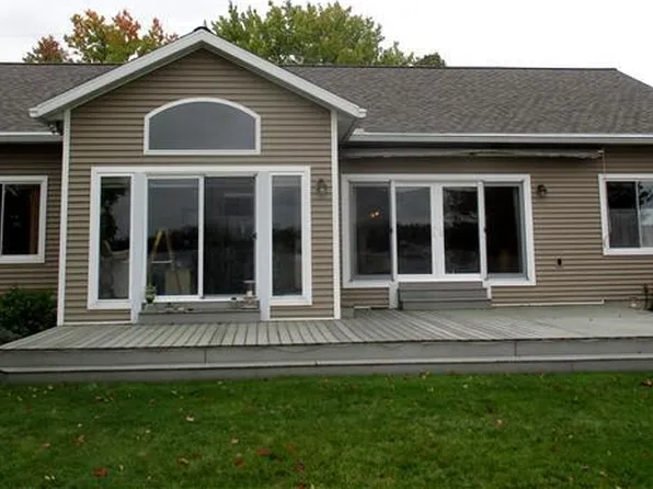 545 Eagle Point Rd, Lake Odessa, MI 48849