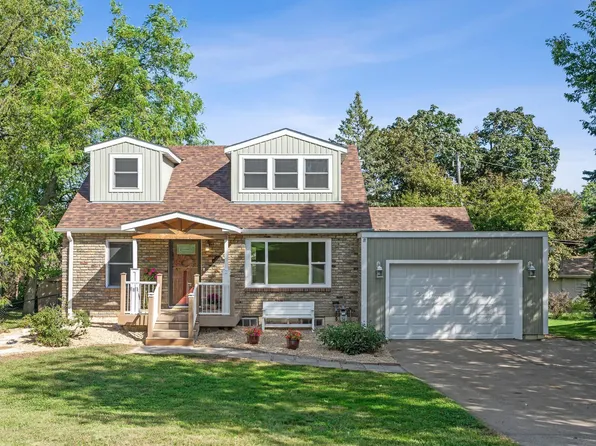 2006 Kenwood Dr W, Maplewood, MN 55117