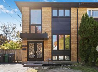 1372 Freeport Dr, Mississauga, ON L5C 1S6