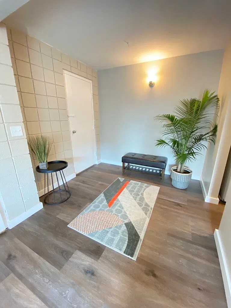 2 bed, 700 sqft, $2,400 — Photo 3