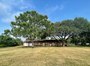 243 Cottonwood Ln, Cuero, TX 77954