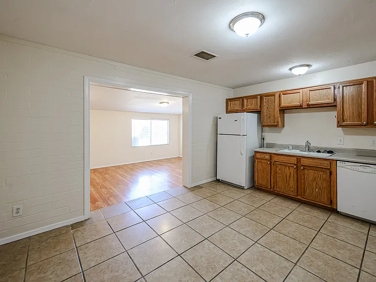 2414 W Butler Dr — Photo 9