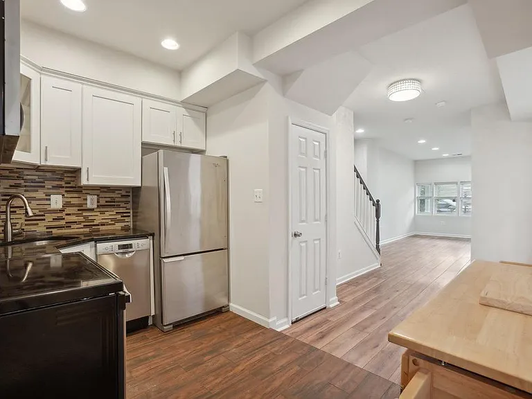 2241 Prout St SE — Photo 6