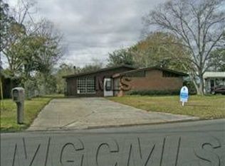 4403 Robinhood Dr, Pascagoula, MS 39581