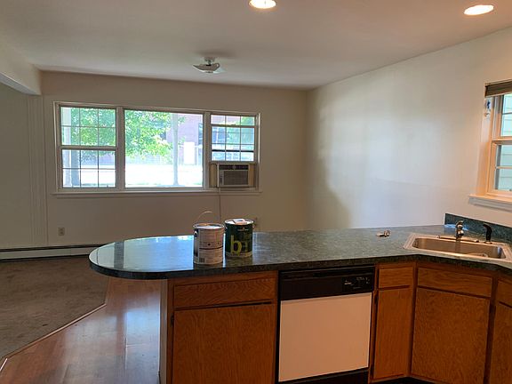 3rd image of 111 Bellerose Ave