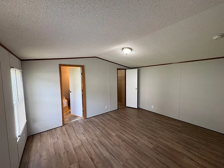 70 Henderson Rd — Photo 5
