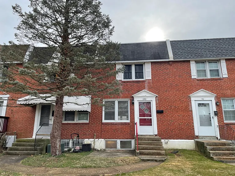 192 Madison Dr — Photo 1