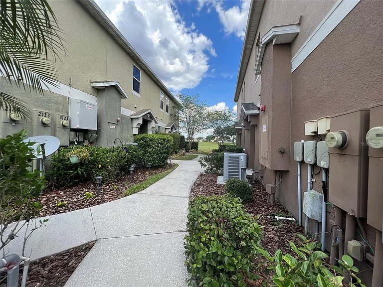 2137 Betsy Ross Ln #2137 — Photo 4
