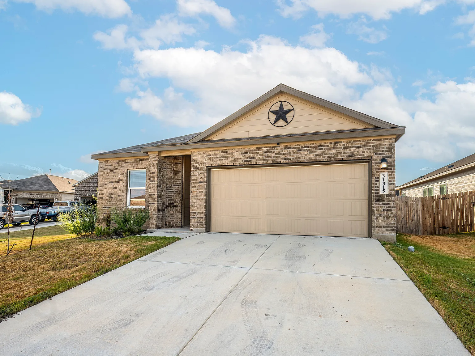 4 bed, 1917 sqft, $2,200 — Photo 3