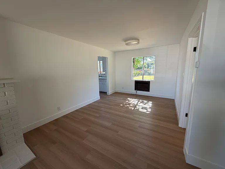 315 Hamilton Dr — Photo 3