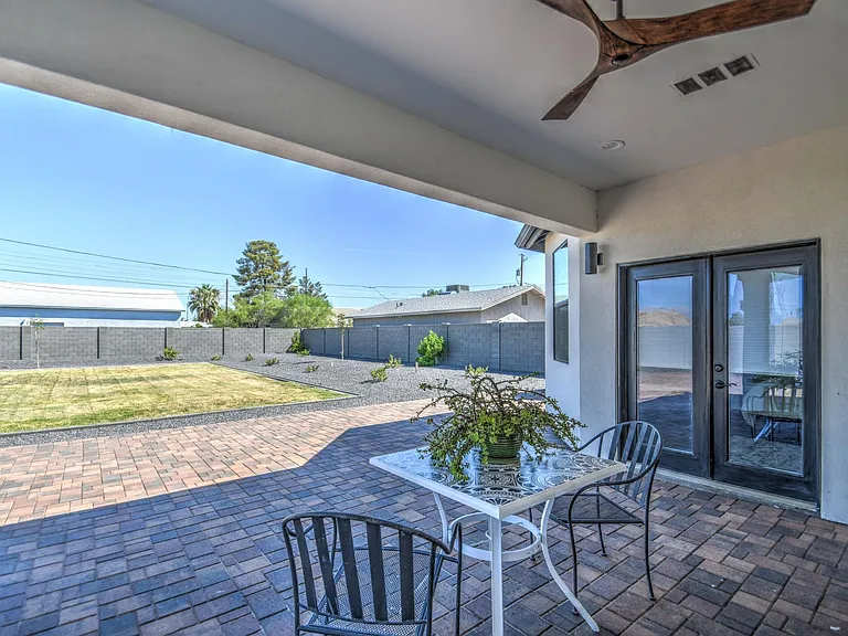 3216 E Sunnyside Ln — Photo 50