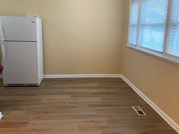 2nd image of 10007 Jeanes St