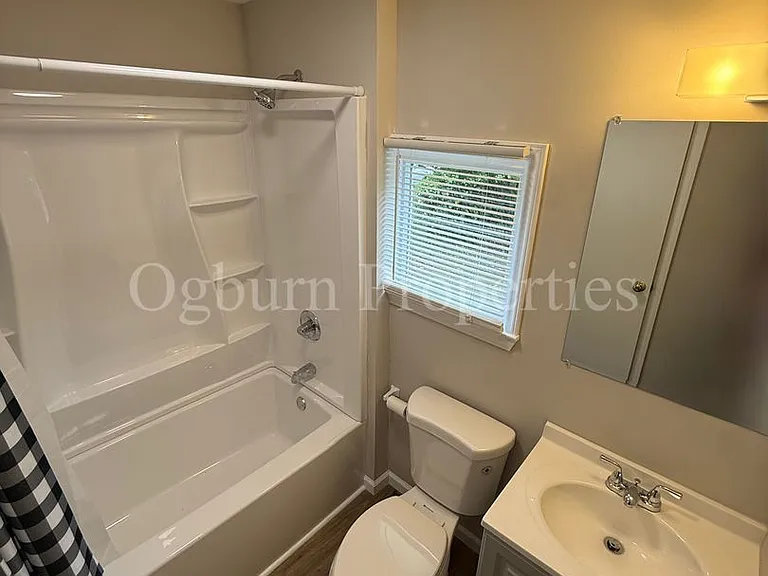 4008 Leo St — Photo 8
