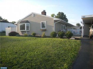 88 Black Pine Ln, Levittown, PA 19054