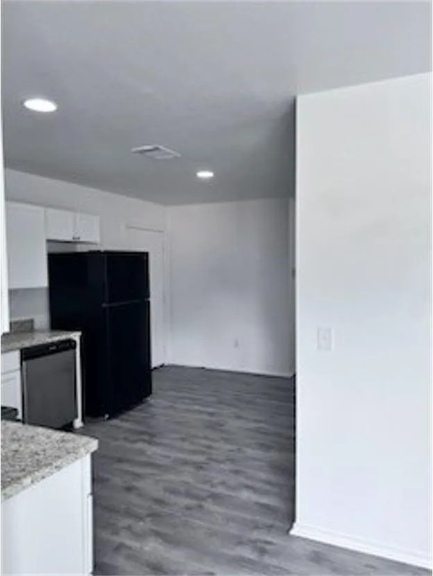 Building Photo - 819 Thomas St #A
