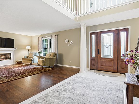 5th image of 2 Deerfield Ln