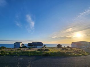 19 Neptune Dr, Whitethorn, CA 95589