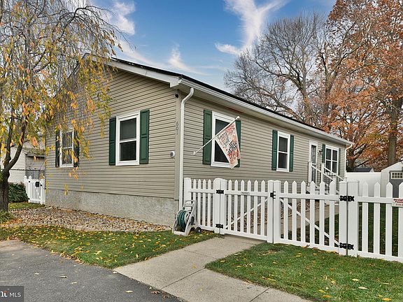 2nd image of 601 4th Ave