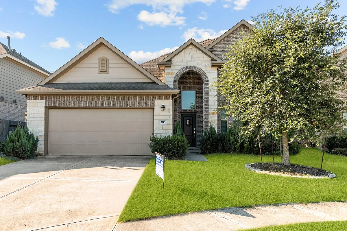 Building Photo - 3715 White Gardenia Ln