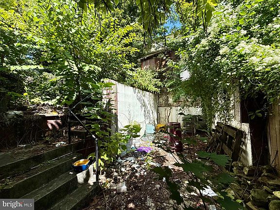 3rd image of 101 Decatur St