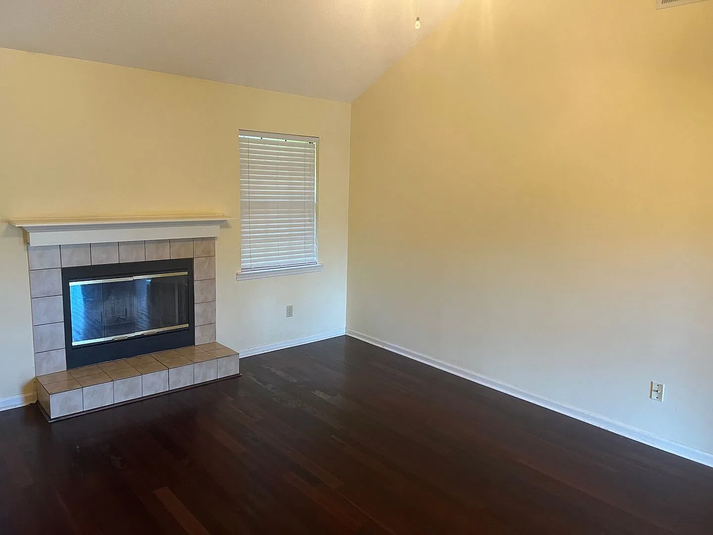 Charming 3 bed, 2 bath Home — Photo 2