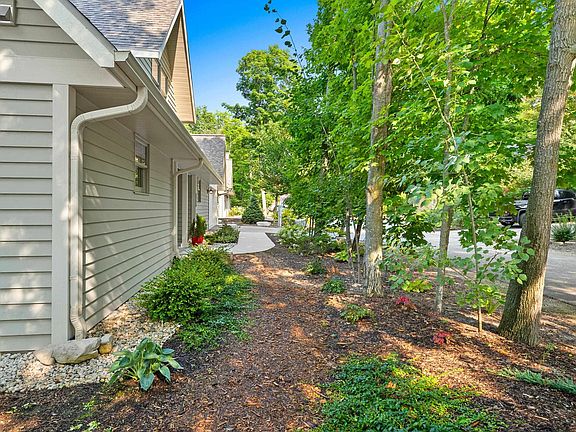 5th image of 1616 Ruckert Ln #1015