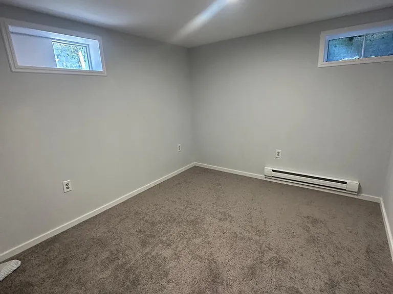 320 Howard St — Photo 2