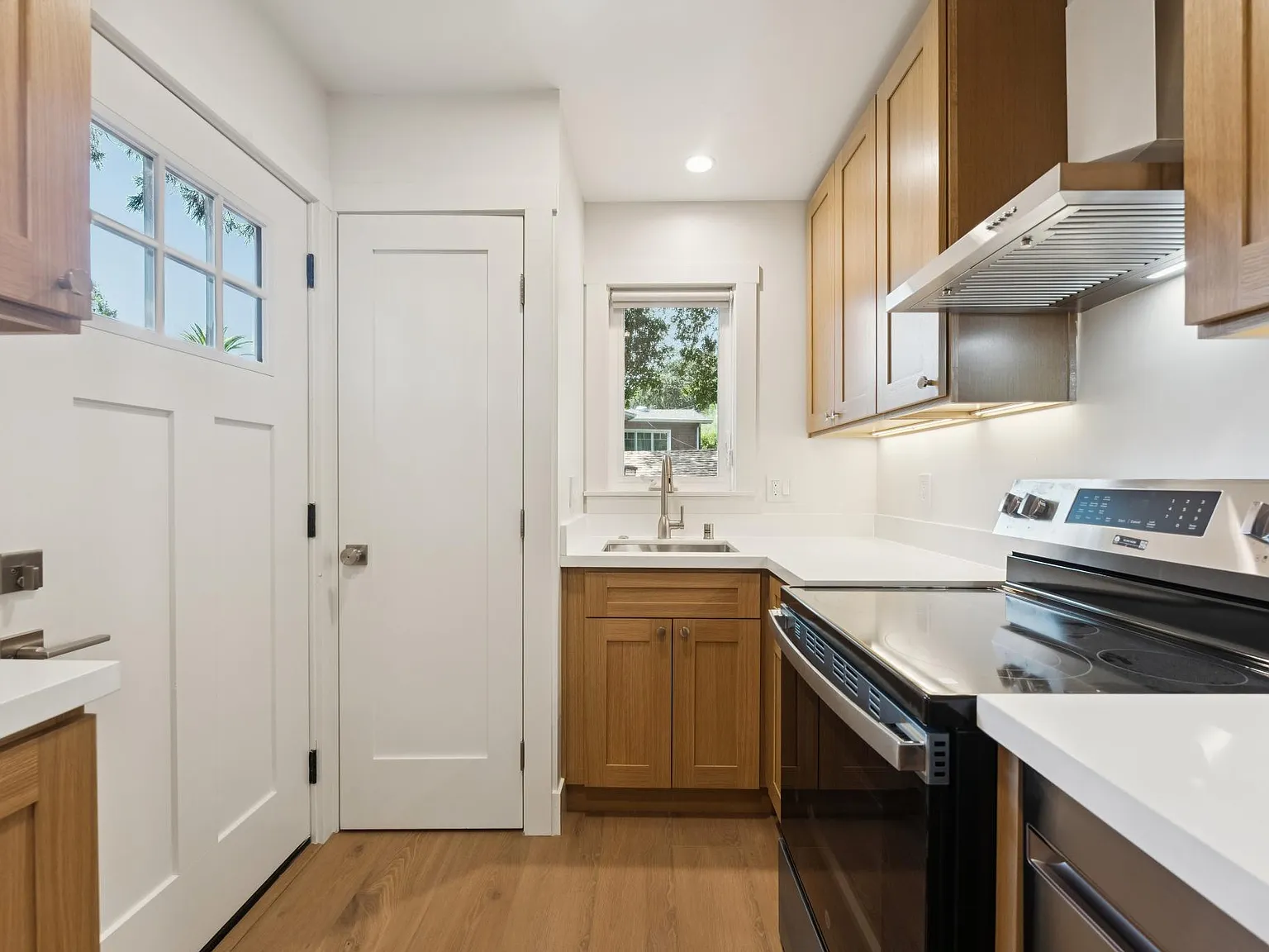 1 bed, 1.0 bath, 600 sqft, $3,450 — Photo 4