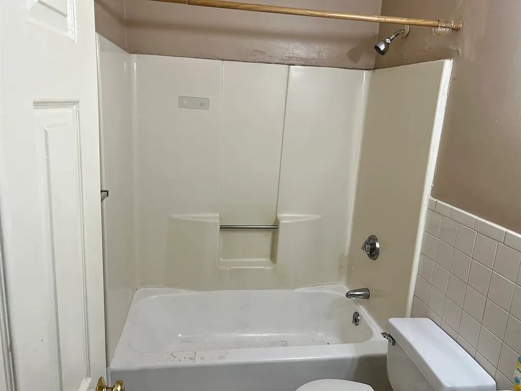 3 bed, 1.5 bath, 1250 sqft, $3,200 — Photo 2