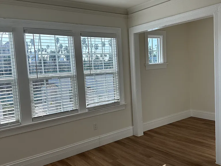 1037 S Vermont Ave #2 — Photo 6