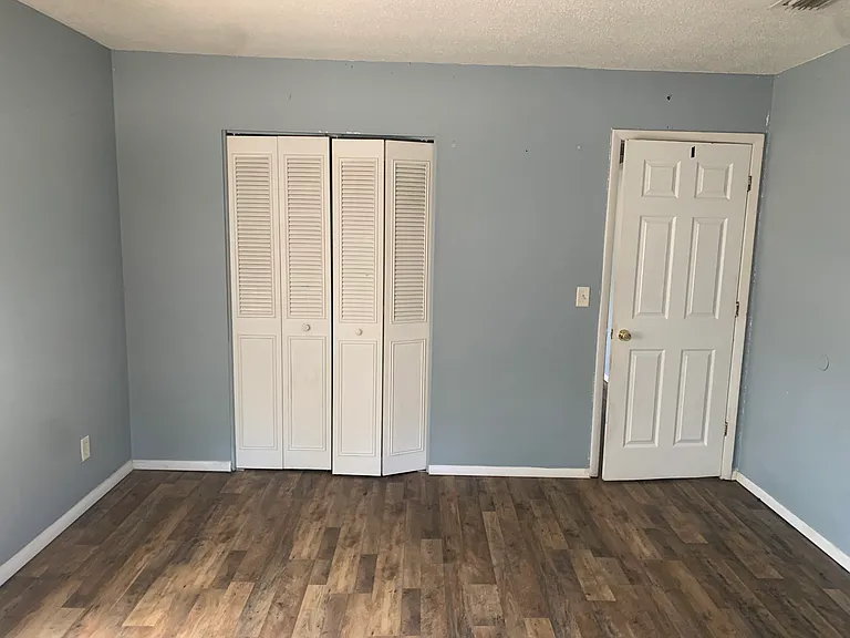 656 Williamsburg Dr #4 — Photo 11