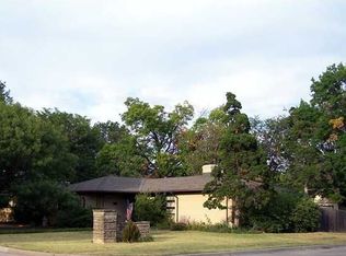 1102 N Ridgewood Dr, Wichita, KS 67208