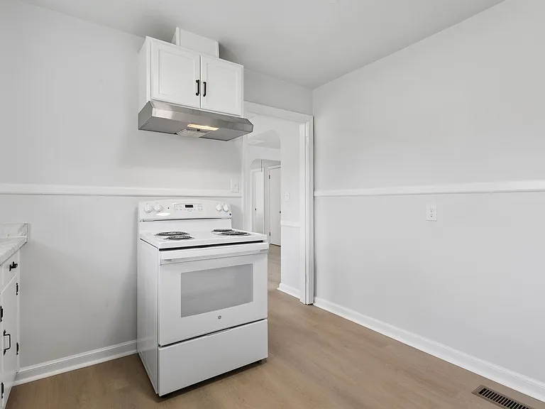 1815 Canterbury Rd — Photo 11