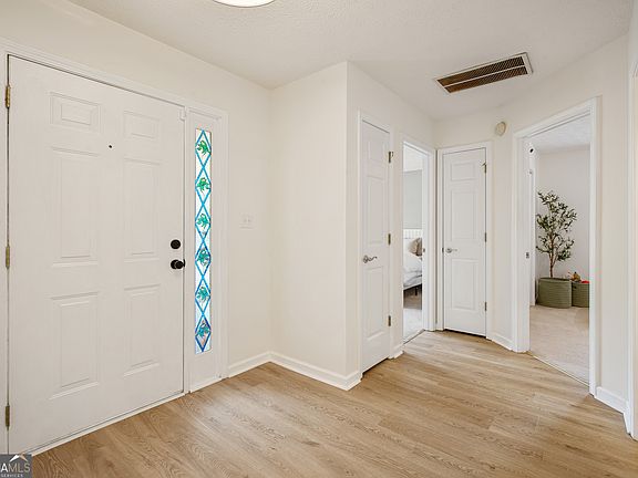 3rd image of 104 Spring Brook Ln