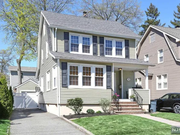 344 New Milford Ave, Dumont, NJ 07628
